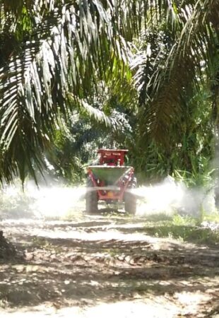 Mekanisasi pemupukan meningkatkan kualitas agronomi serta kesehatan dan keselamatan kerja. 