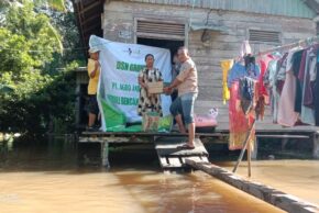 Bantu Warga Terdampak Banjir di Sekadau, Agro Andalan Salurkan Bantuan