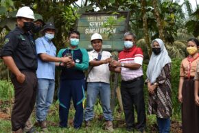 Menanamkan Karakter Siswa SMP Dharma Utama Sejak Dini Melalui Program Sekolah Adiwiyata